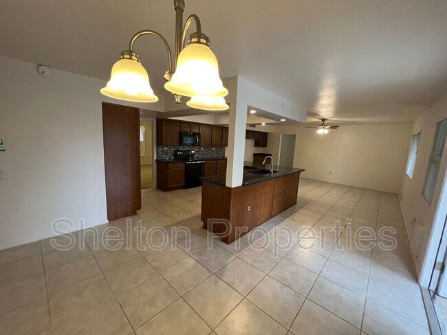 Building Photo - 9719 W Wrangler Dr