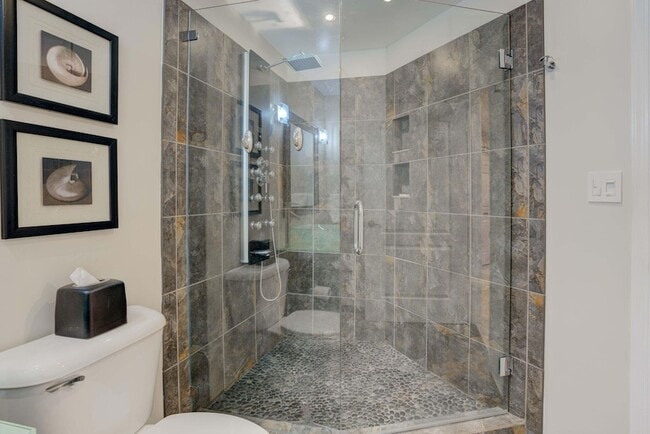 Building Photo - 500 Uno Lago Dr