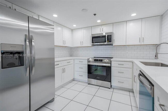Building Photo - 1650 Coral Wy