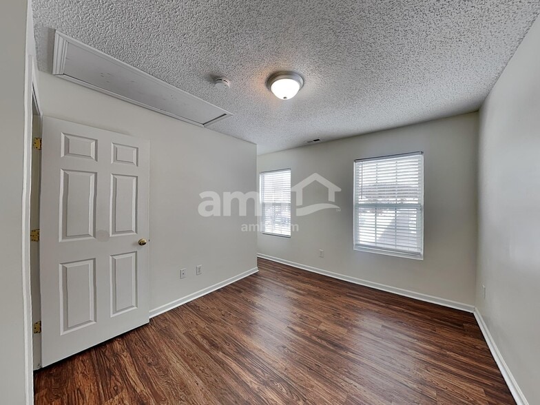 Building Photo - 5850 Mahogany Pl SW