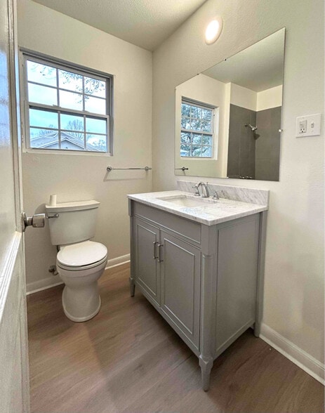 Building Photo - 613 N Jackson St