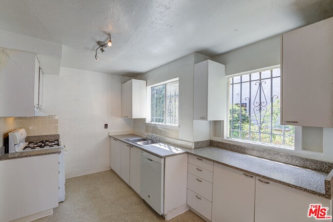 Building Photo - 835 N Ogden Dr