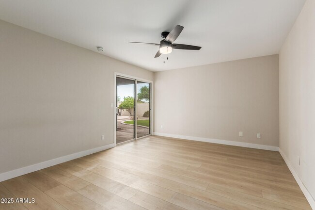 Building Photo - 4521 E Sunrise Dr