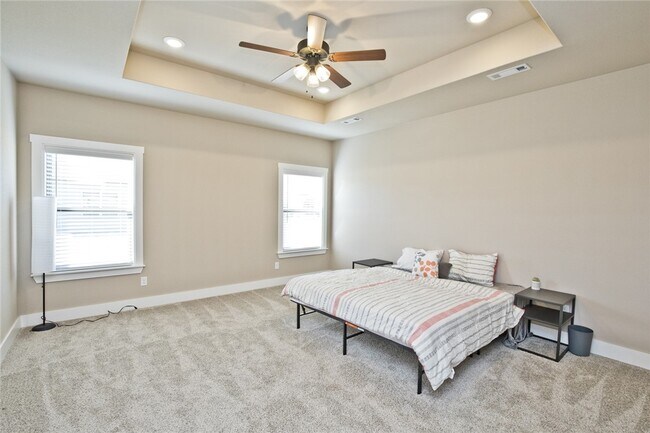 Building Photo - 2629 N Justin Dr