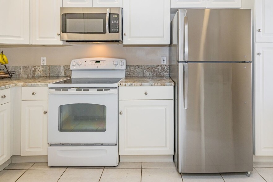 Building Photo - 1651 Hawthorne Pl