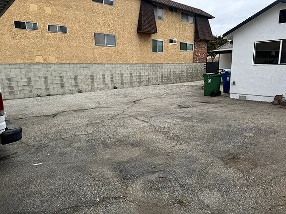 Building Photo - 4637 Marine Ave