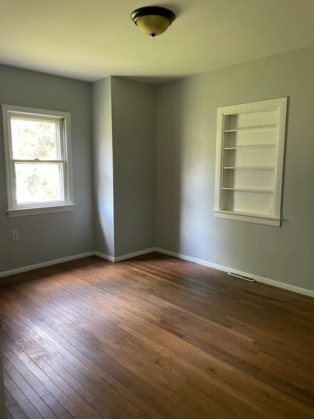 Bedroom 1 - 933 Biddle St