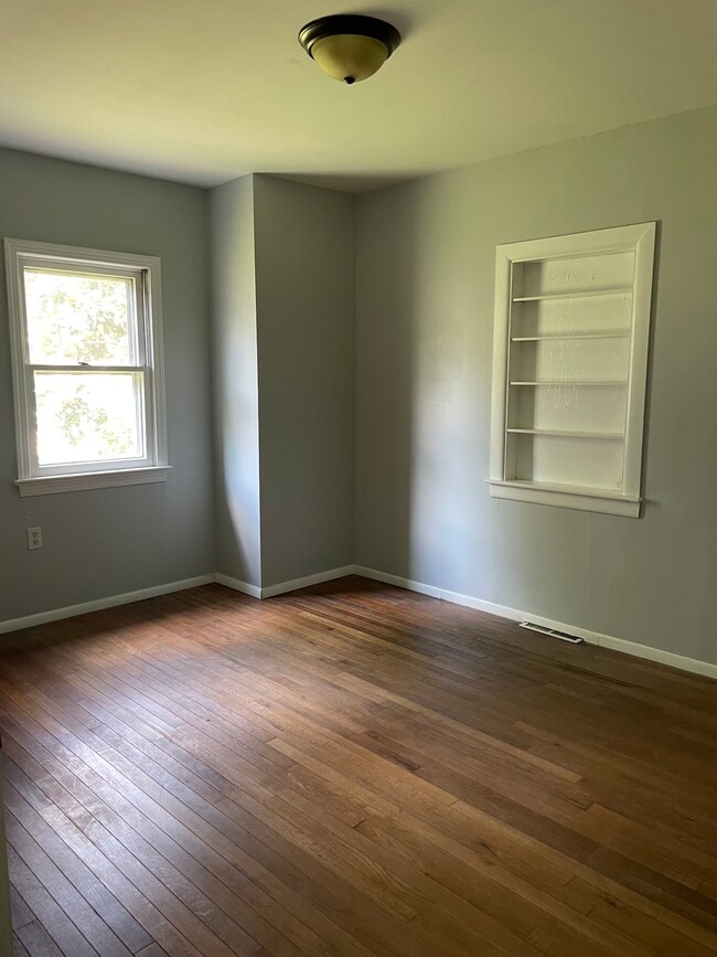 Bedroom 1 - 933 Biddle St