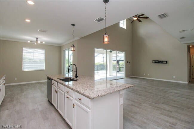 Building Photo - 2380 Fallglo St