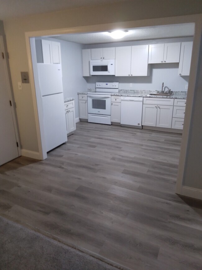 Building Photo - 13 Silvestri Cir