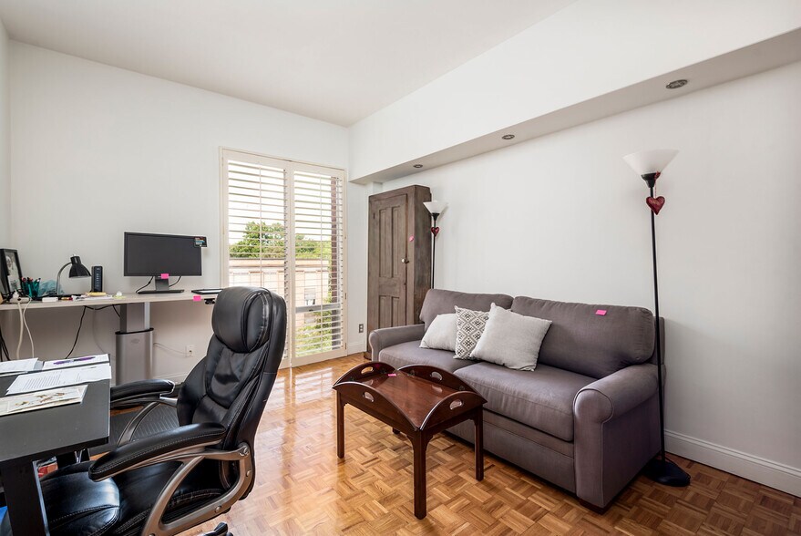 Building Photo - 1400 Kenesaw Ave