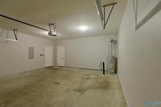 Building Photo - 520 White Oak Cir