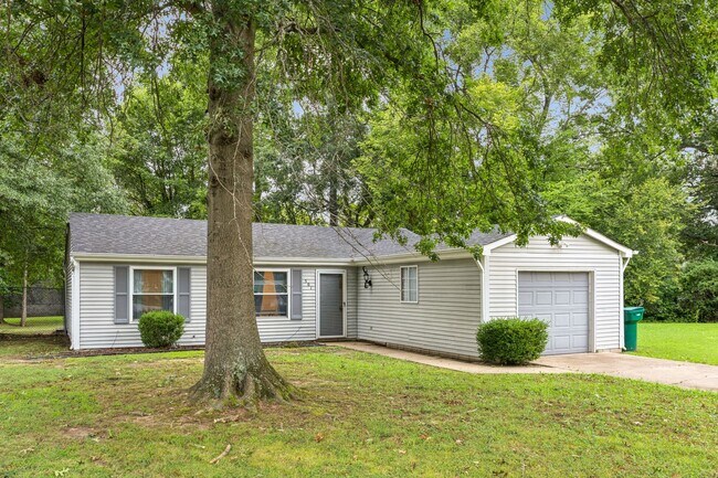 Building Photo - 501 Ashwood Dr