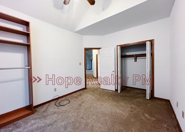 Building Photo - 5711 Meadowood Ln