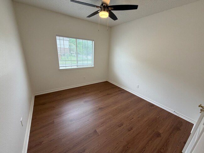 Building Photo - 8320 Mountainview Dr