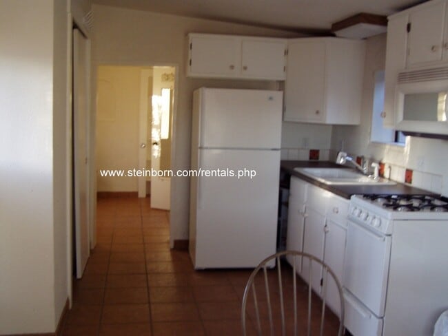 Building Photo - Cute Efficiency Apartment in Downtown Area