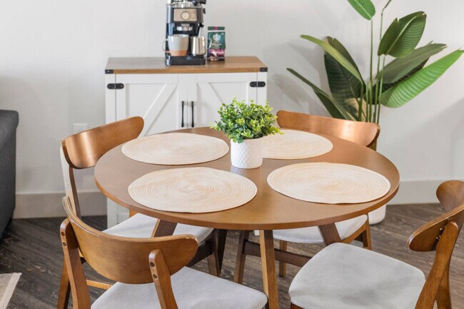 Building Photo - 8122 Midtown Blvd