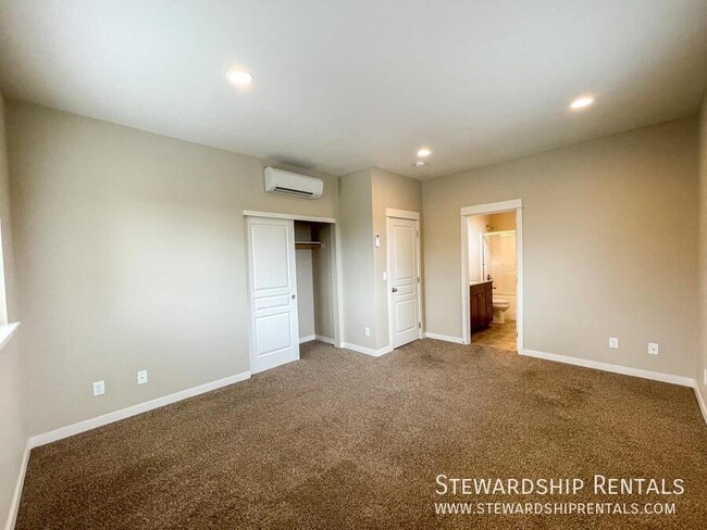 Building Photo - 1752 Mill St