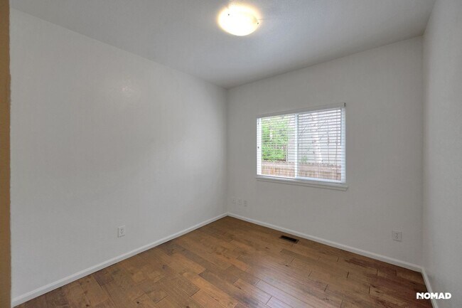 Building Photo - Beautiful 4BR House in Centennial