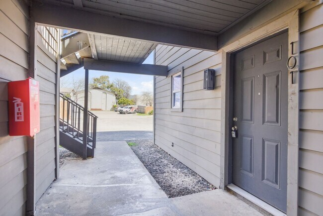 Building Photo - Central One Bedroom close to Downtown