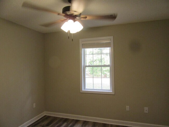 Building Photo - 1324 Waterway Dr