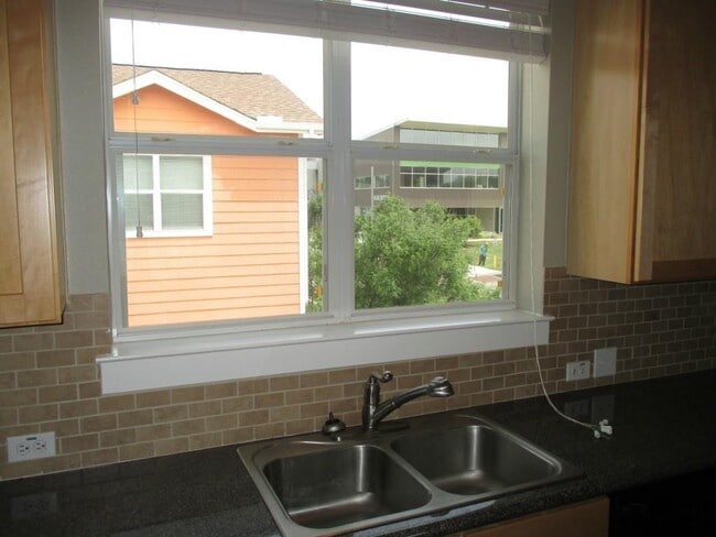 Building Photo - 1601 Miriam Ave