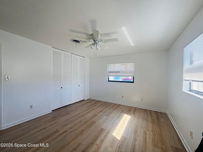 Building Photo - 285 E Lauren Ct