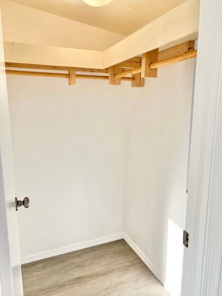 Building Photo - 14051 SE 63rd Ter