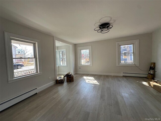 Building Photo - 1445 Burlingham Rd