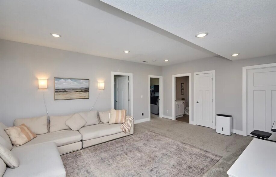 Building Photo - 2700 Yordi Dr