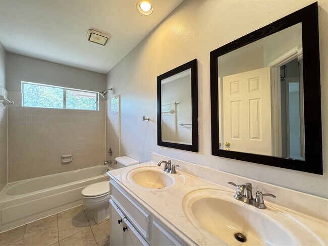 Building Photo - 6926 Hearthside Dr