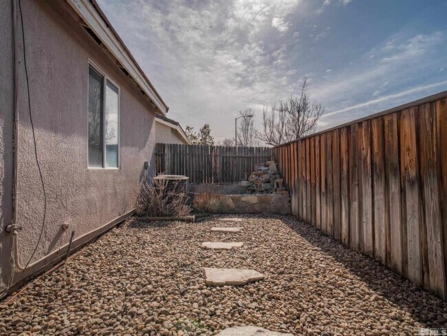 Building Photo - South Reno - Double Diamond Stunner - Tons of Amenities!