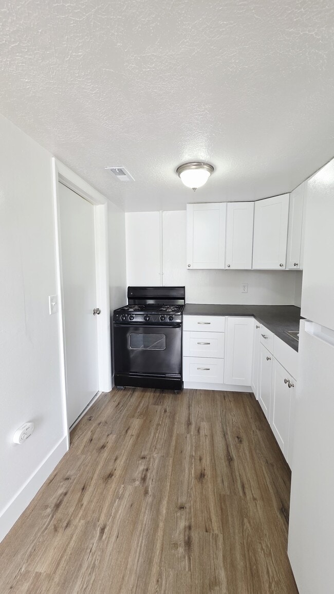 Building Photo - 428 Navajo St