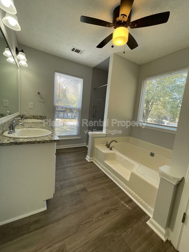 Building Photo - 1630 Creek Crossing SE