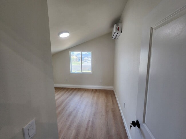 Building Photo - Beatiful Remodeled 1 Bed, 1 Bath ADU!