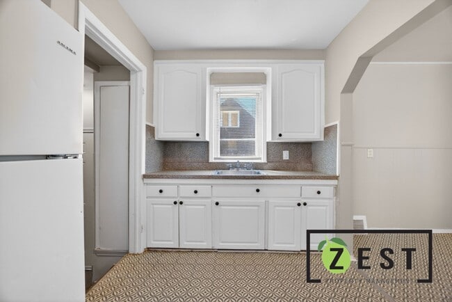 Building Photo - Affordable 3 BED 1 BATH Bungalow Home!