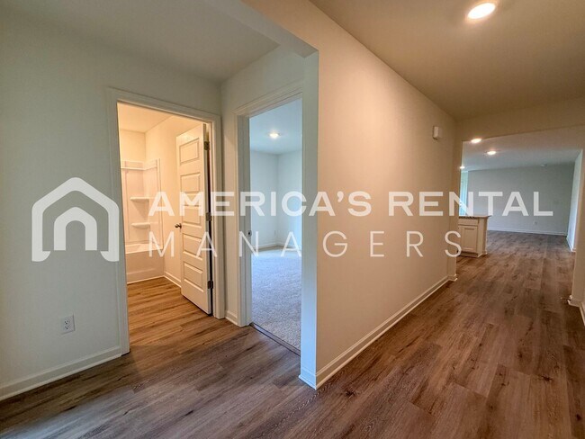 Building Photo - Home for rent in Chelsea! - SIGN A 13 MONTH LEASE BY 06/30/26 TO RECEIVE A $250 DISCOUNT ON YOUR ...