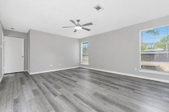 Building Photo - 15811 Pathfield Dr