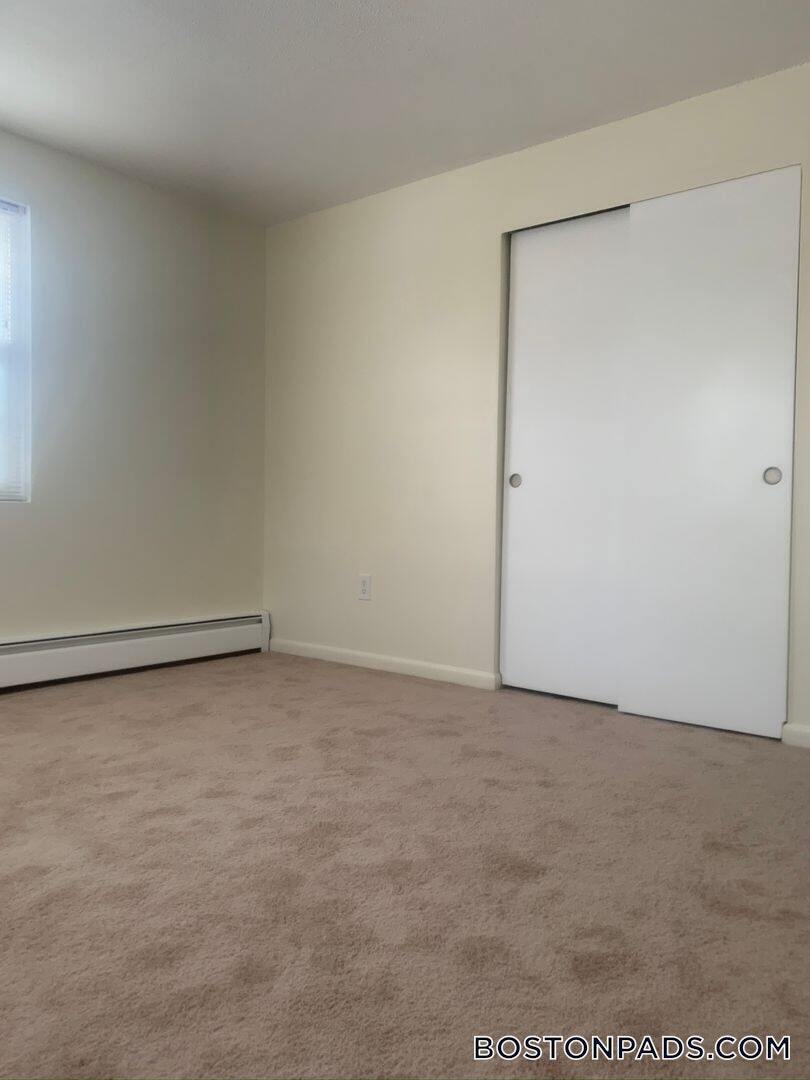 Building Photo - 71 Bernier St