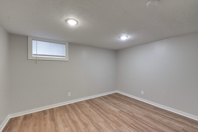 Building Photo - 2101 S 61st Ave