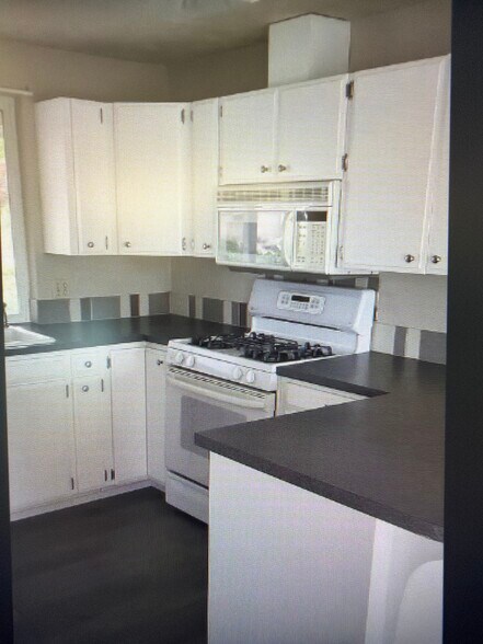 Building Photo - 5448 Marian Dr NE