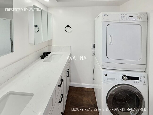 Building Photo - 225 Ka?iulani Ave