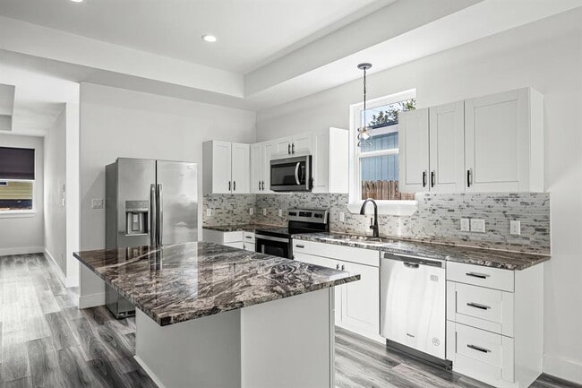 Building Photo - 813 Chihuahua St