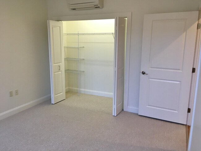 Building Photo - 875 Elm St