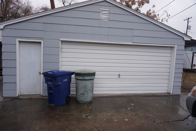 Building Photo - 4 Bedroom Remodeled West Side Salt Lake Home