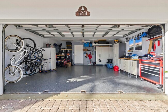 Building Photo - 6251 NE 19th Terrace