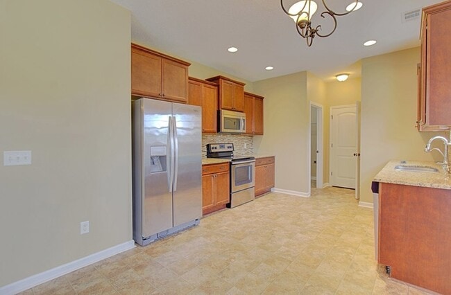 Building Photo - 935 Mustang Ln NE