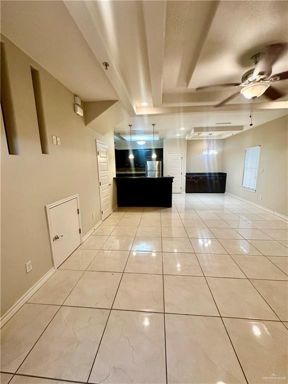 Building Photo - 14 W Daffodil Ave