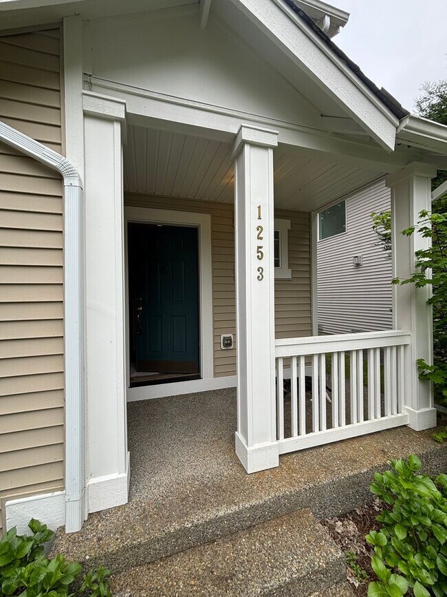 Building Photo - DuPont 3 bedroom home