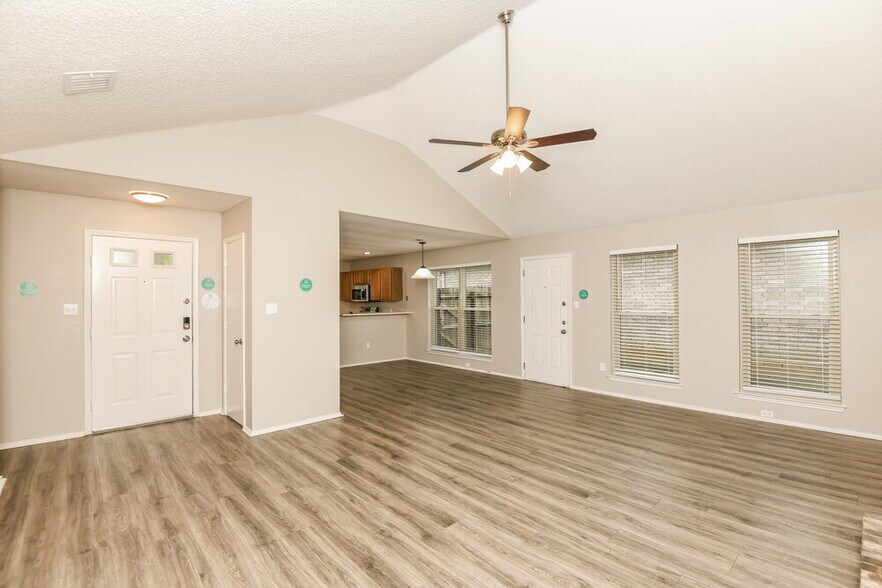 Building Photo - 1121 Cardinal Oaks Dr